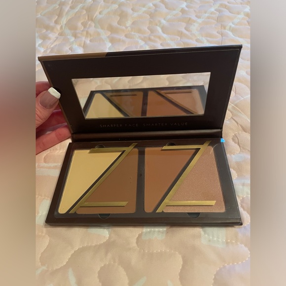 Guize Face FX Contour Bronzer Powder for Medium Olive Skin Tones NWT - Picture 3 of 7